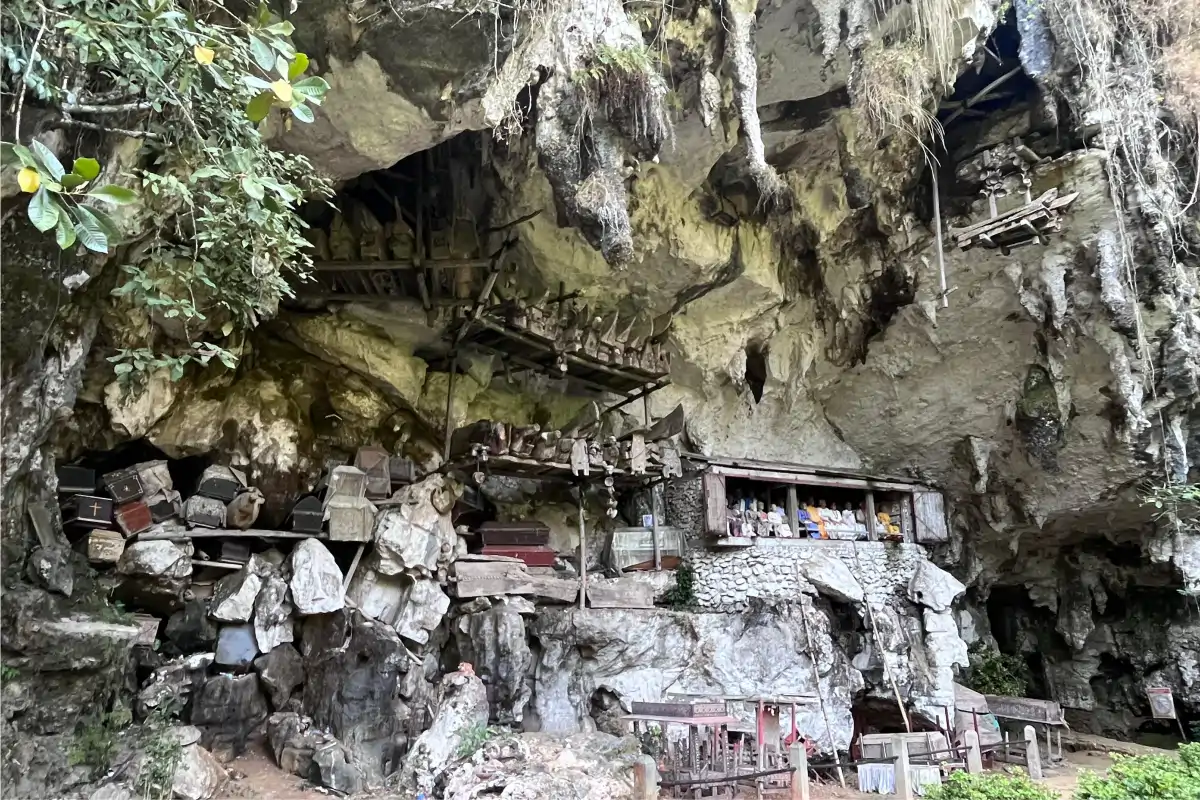 Toraja → Buntu Burake → Lemo → Londa → Kete Kesu → Toraja