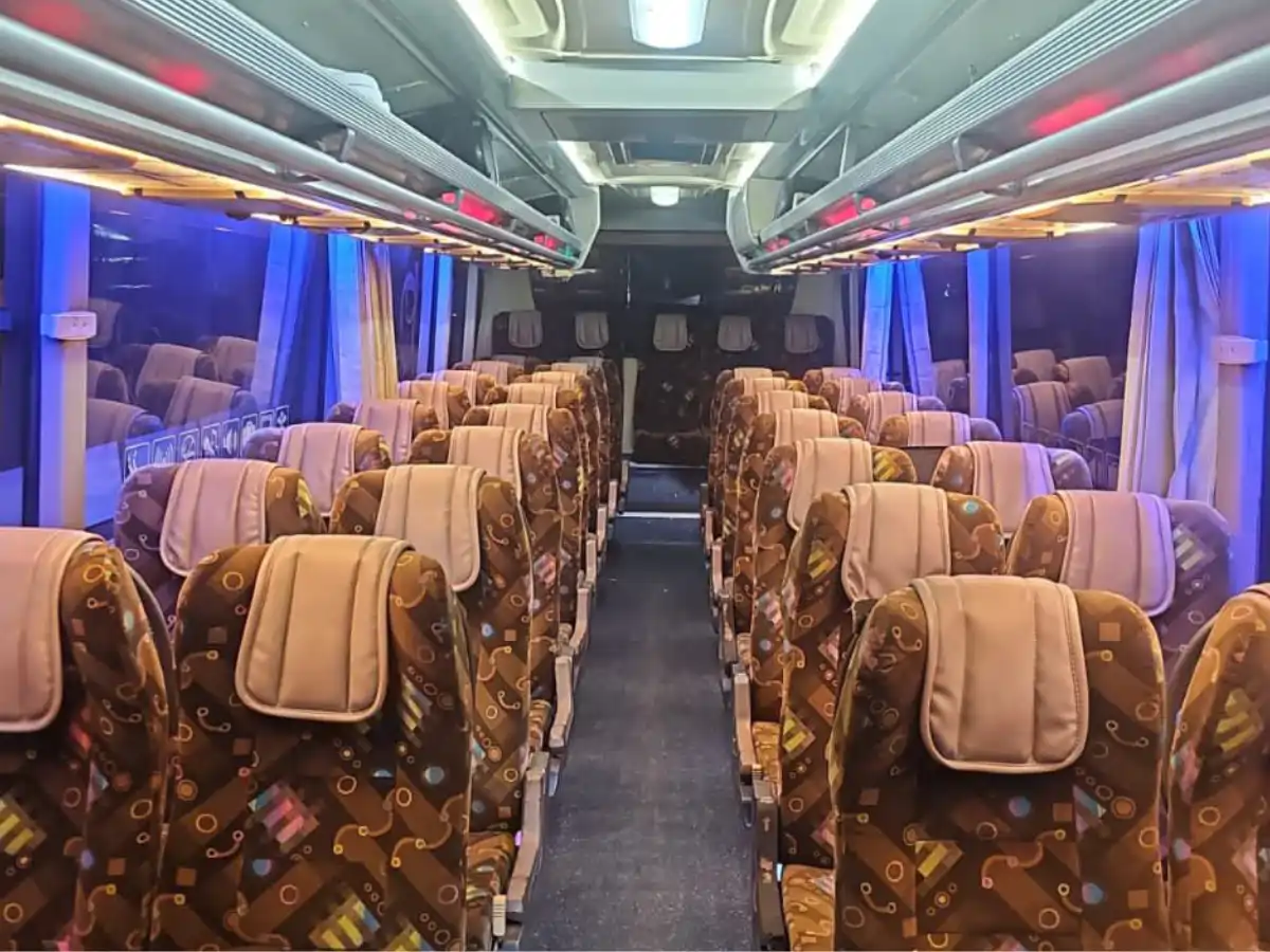 Sewa Bus Pariwisata 35 seat di Makassar
