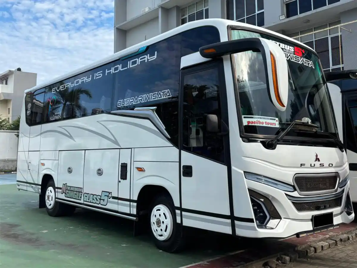 Sewa Bus Pariwisata 30 seat di Makassar