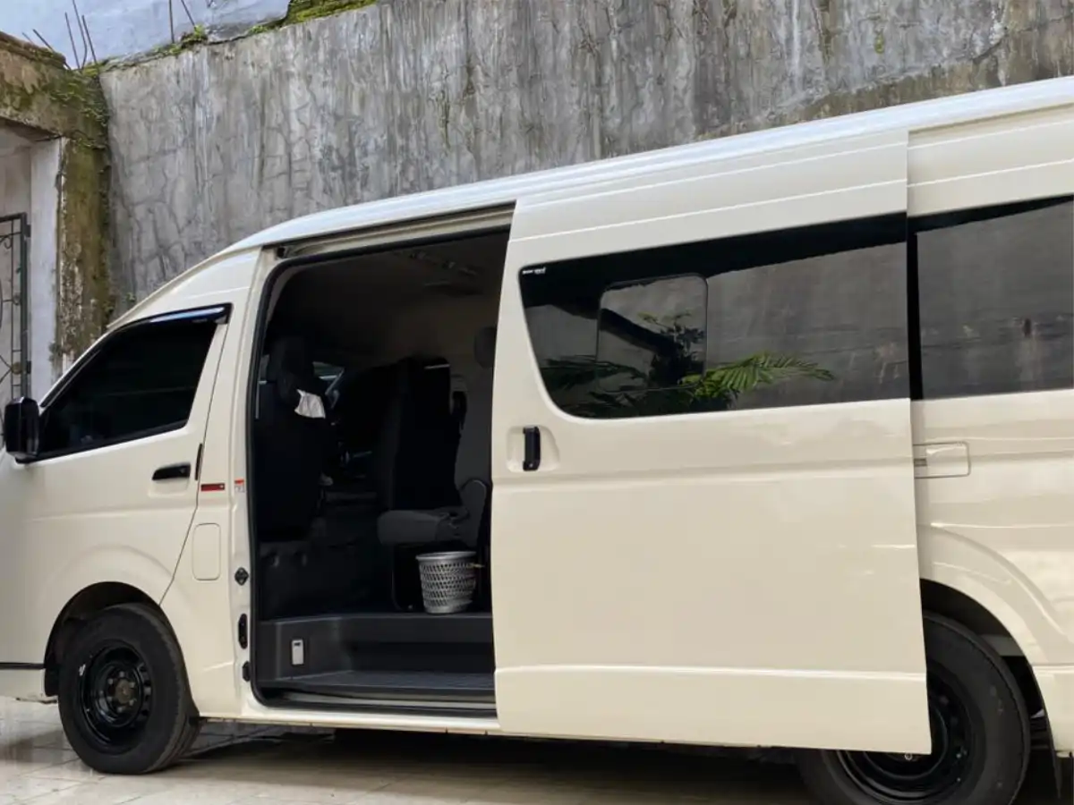 Sewa Hiace Commuter Makassar
