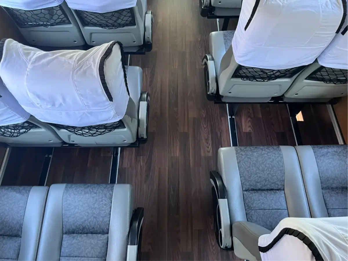 Sewa Bus Pariwisata 30 seat di Makassar