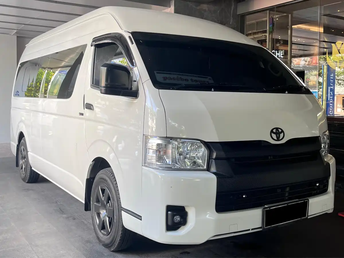 Sewa Hiace Commuter Makassar