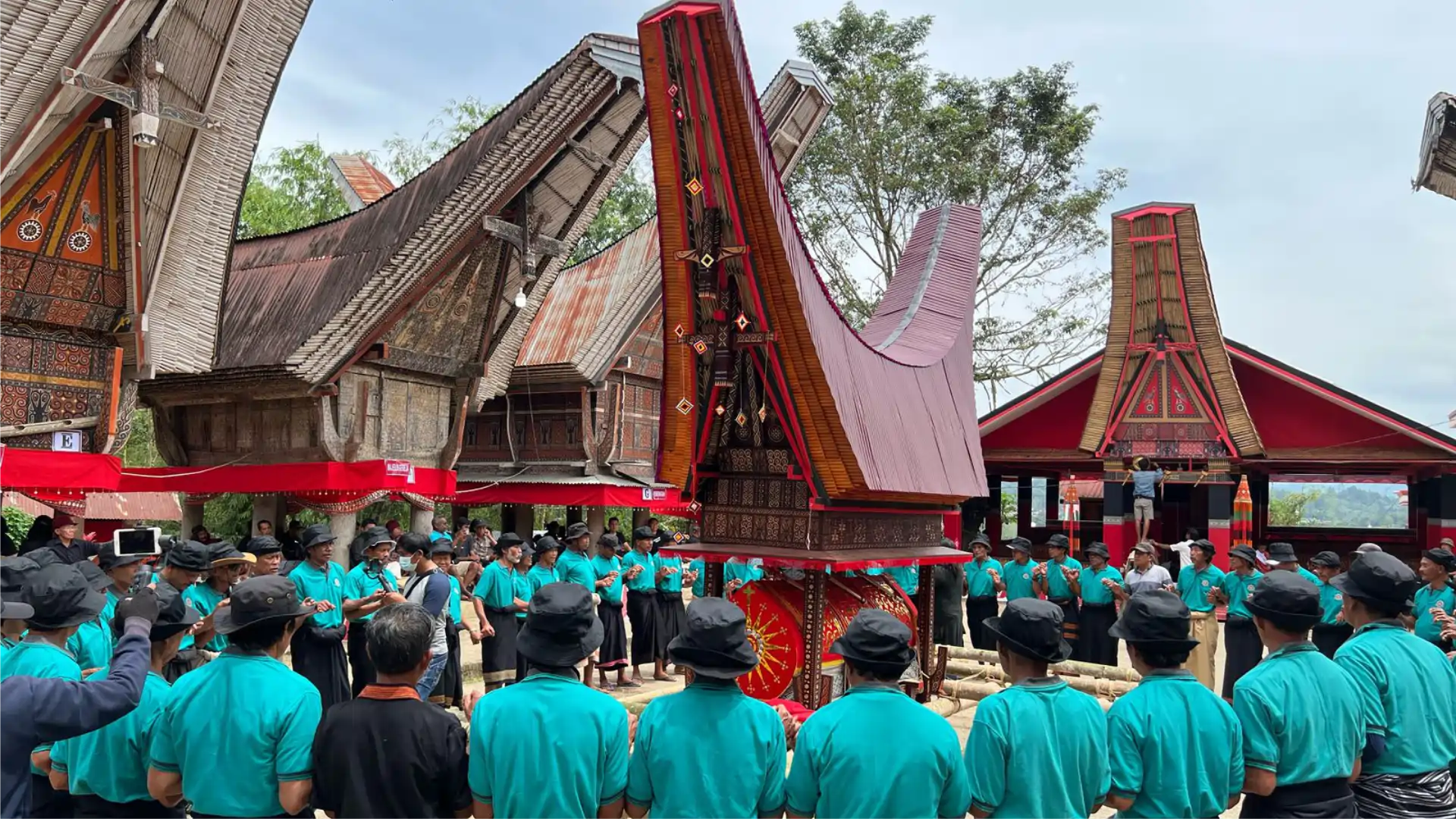 Toraja — Ahnen, Megalithen & Leben im Hochland